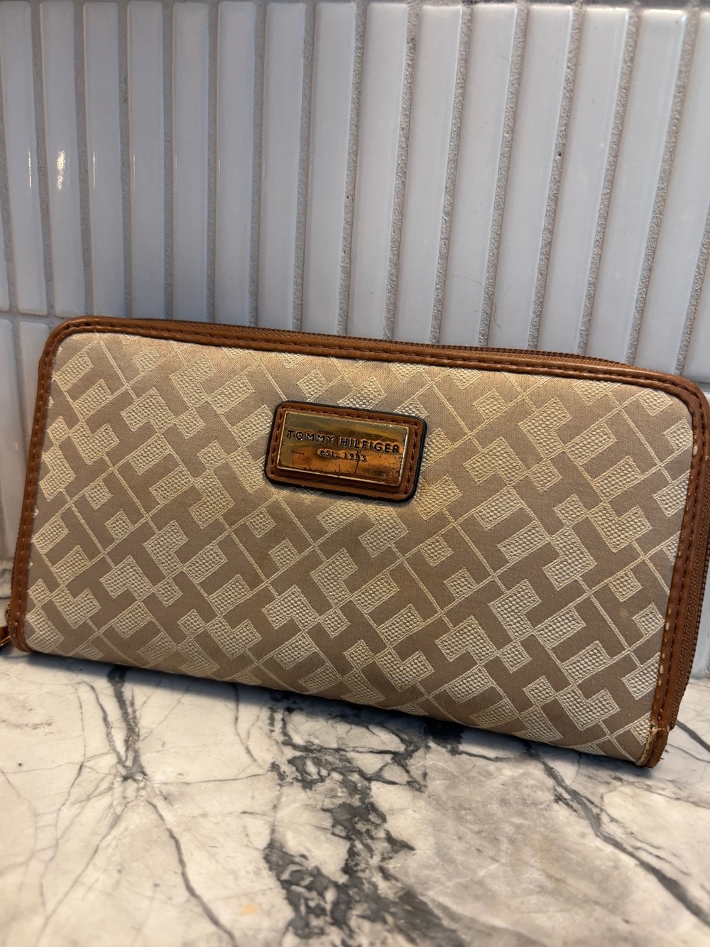 Tommy Hilfiger Beige Gold Wallet Reflective Sheen Canvas Gold Hardware